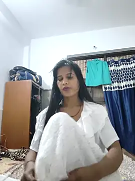 cute radhikaa online show from October 20, 2025, 11:55 am