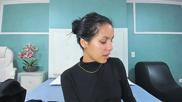 ania gomez online show from December 3, 2025, 2:38 pm