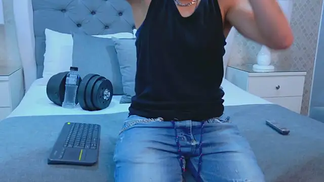 ZoeKrug online show from November 3, 2025, 11:58 am