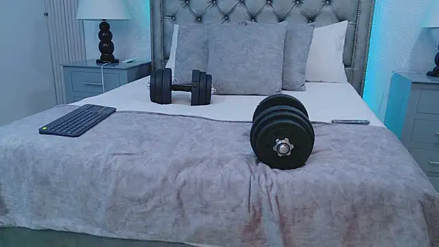 Snapshot of ZoeKrug chatting on January 9, 2026, 7:32 pm ZoeKrug online show from January 9, 2026, 7:32 pm