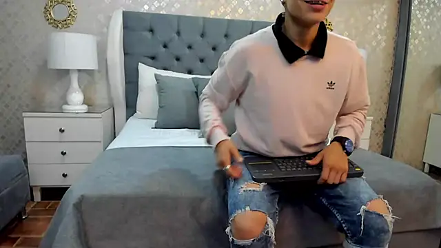 ZoeKrug online show from September 20, 2025, 11:59 am