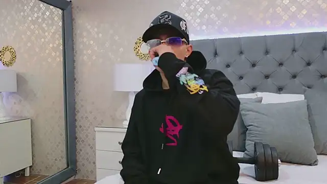 Snapshot of ZoeKrug chatting on January 7, 2026, 7:08 pm ZoeKrug online show from January 7, 2026, 7:08 pm