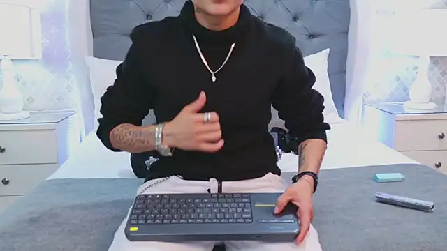 Snapshot of ZoeKrug chatting on January 11, 2026, 3:24 am ZoeKrug online show from January 11, 2026, 3:24 am