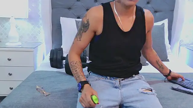 Snapshot of ZoeKrug chatting on January 18, 2026, 3:21 am ZoeKrug online show from January 18, 2026, 3:21 am