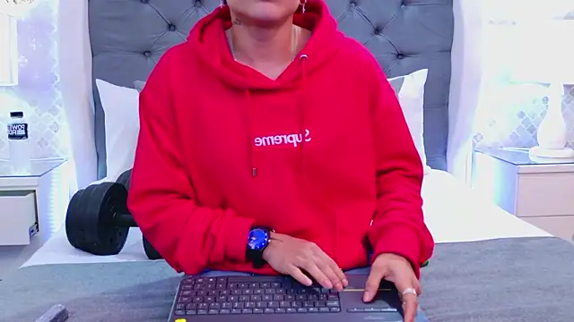 Snapshot of ZoeKrug chatting on January 16, 2026, 1:04 pm ZoeKrug online show from January 16, 2026, 1:04 pm