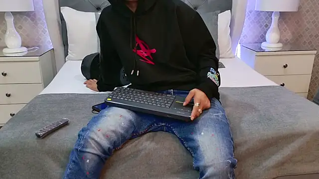 Snapshot of ZoeKrug chatting on December 22, 2025, 7:25 pm ZoeKrug online show from December 22, 2025, 7:25 pm