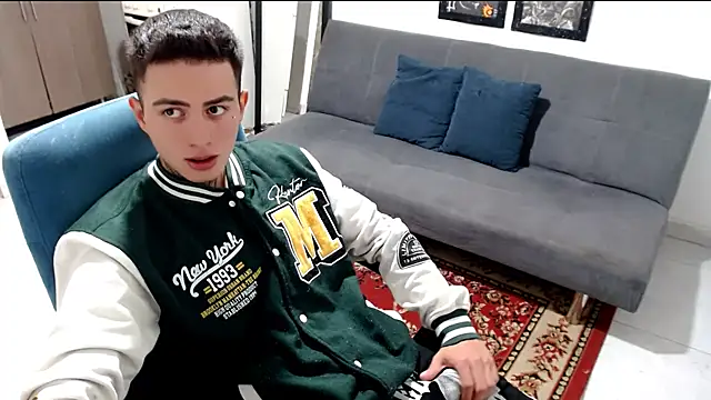 Snapshot of santii_ss chatting on December 22, 2025, 3:34 pm santii ss online show from December 22, 2025, 3:34 pm