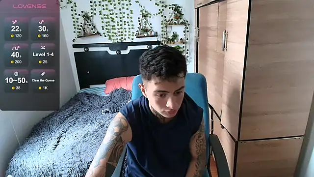 Snapshot of santii_ss chatting on April 19, 2026, 5:03 pm santii ss online show from April 19, 2026, 5:03 pm