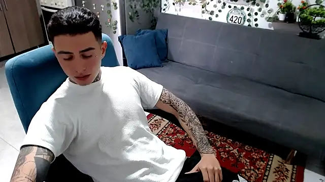 Snapshot of santii_ss chatting on February 13, 2026, 2:39 pm santii ss online show from February 13, 2026, 2:39 pm