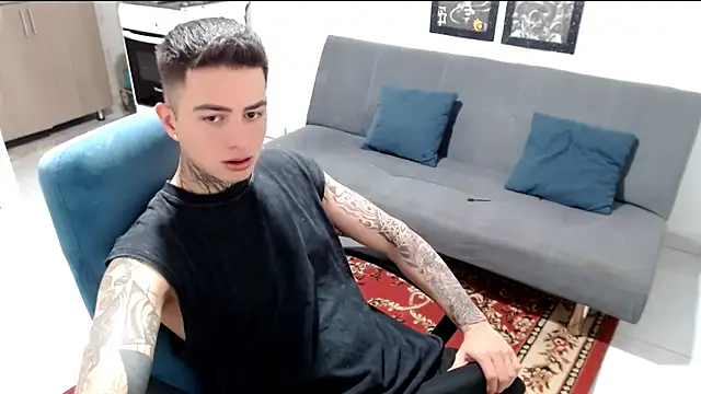 Snapshot of santii_ss chatting on December 19, 2025, 3:36 pm santii ss online show from December 19, 2025, 3:36 pm