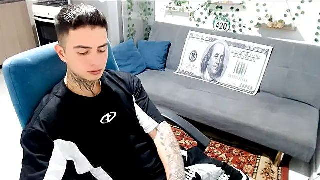 Snapshot of santii_ss chatting on February 6, 2026, 12:06 am santii ss online show from February 6, 2026, 12:06 am