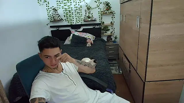 Snapshot of santii_ss chatting on May 3, 2026, 12:38 am santii ss online show from May 3, 2026, 12:38 am