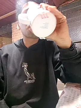 LecheDeSoya666 online show from October 10, 2025, 4:02 am