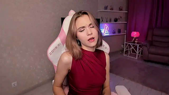 EllaCurtis online show from April 21, 2026, 6:03 pm