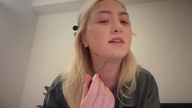 Kitty Swetty online show from April 14, 2026, 7:19 pm