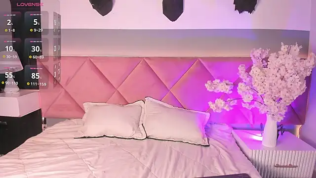 Snapshot of Bella_Williiams chatting on November 8, 2025, 12:31 pm Bella Williiams online show from November 8, 2025, 12:31 pm