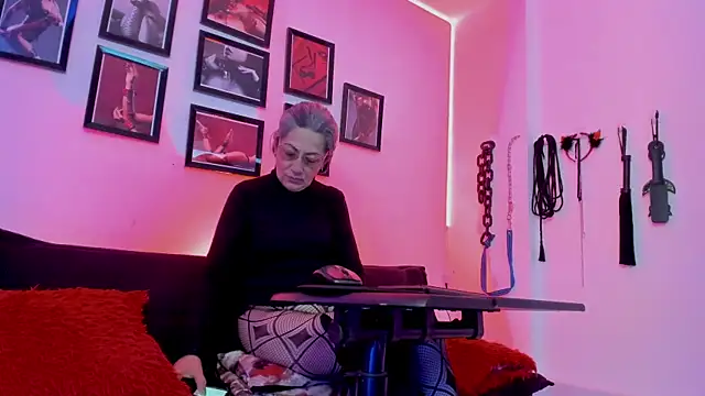 MistressNyx cg online show from November 6, 2025, 3:27 pm