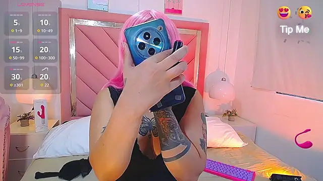 Dakota Darkness online show from September 26, 2025, 1:18 pm