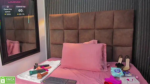 Gia Scott online show from December 19, 2025, 8:33 pm