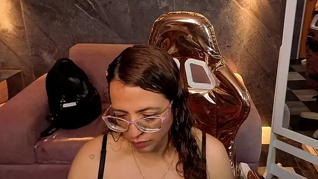 Snapshot of _Evoni_b chatting on November 7, 2025, 7:51 pm Evoni b online show from November 7, 2025, 7:51 pm