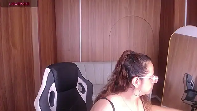 Snapshot of _Evoni_b chatting on November 9, 2025, 12:42 pm Evoni b online show from November 9, 2025, 12:42 pm