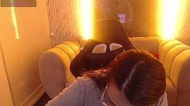 Snapshot of _Evoni_b chatting on November 21, 2025, 12:48 pm Evoni b online show from November 21, 2025, 12:48 pm