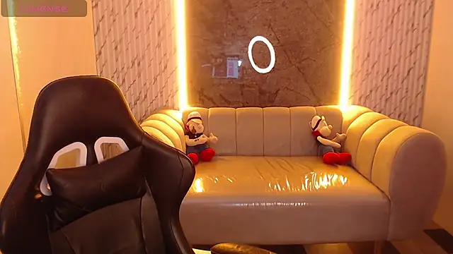 Snapshot of _Evoni_b chatting on October 23, 2025, 12:48 pm Evoni b online show from October 23, 2025, 12:48 pm