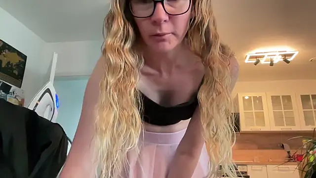 Snapshot of Bikergirl_97 chatting on May 5, 2026, 4:21 pm Bikergirl 97 online show from May 5, 2026, 4:21 pm