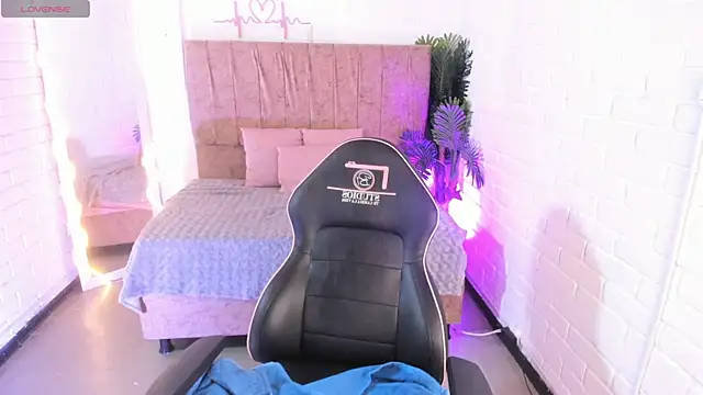 Snapshot of juanita_tay chatting on September 15, 2025, 11:43 am juanita tay online show from September 15, 2025, 11:43 am