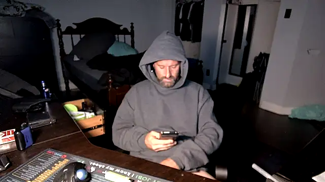 ladi3sfirst online show from November 6, 2025, 9:13 am