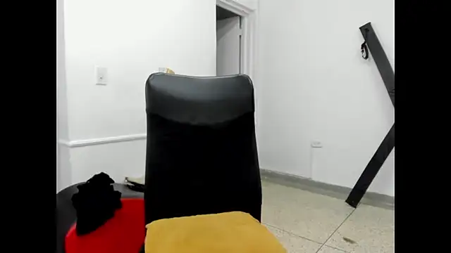 StraightBoy Nick online show from April 21, 2026, 9:21 pm