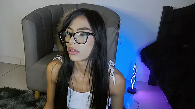 Snapshot of CoralieBronson chatting on March 13, 2026, 2:38 am CoralieBronson online show from March 13, 2026, 2:38 am