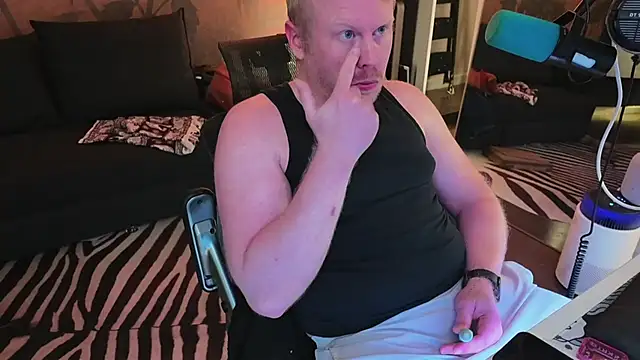 Snapshot of twunkdean chatting on July 29, 2026, 2:22 am twunkdean online show from July 29, 2026, 2:22 am