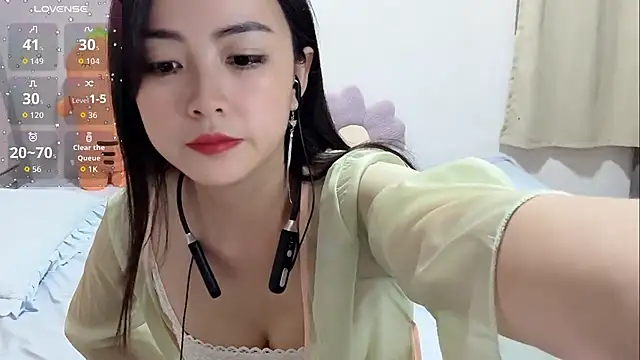 Yingbao-Baby online show from October 18, 2025, 8:16 am