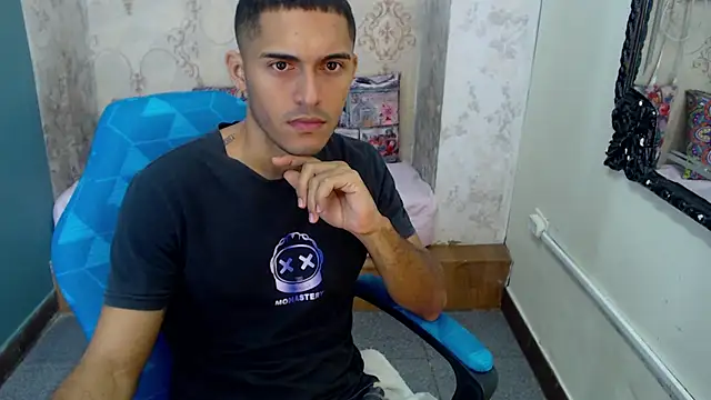 Snapshot of Derek_Storm_ chatting on October 27, 2025, 11:22 am Derek Storm online show from October 27, 2025, 11:22 am