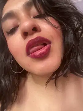 EmilyNoir1 online show from April 18, 2026, 7:40 pm