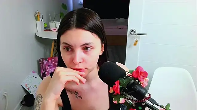 Snapshot of peachyness chatting on July 20, 2026, 5:37 pm peachyness online show from July 20, 2026, 5:37 pm