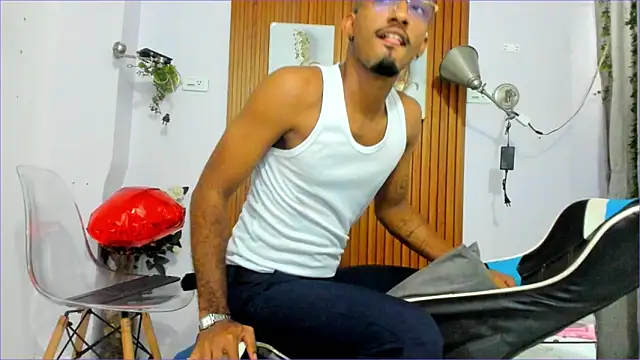 Snapshot of Darwin_mayo chatting on September 17, 2025, 5:26 pm Darwin mayo online show from September 17, 2025, 5:26 pm