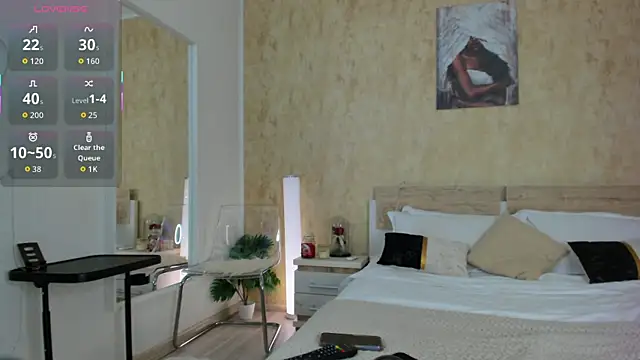 ParissHiltonX online show from November 4, 2025, 4:49 am