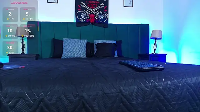 Snapshot of Alisse_Moore chatting on October 24, 2025, 1:43 pm Alisse Moore online show from October 24, 2025, 1:43 pm