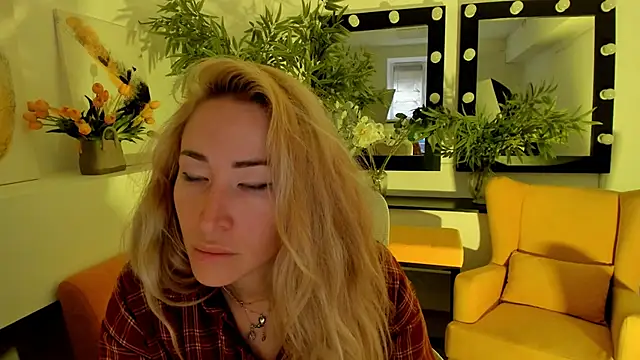 AstraMonroe online show from October 1, 2025, 4:17 am