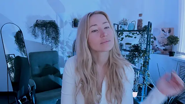 AstraMonroe online show from April 22, 2026, 4:19 am