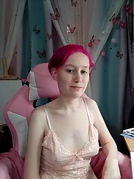 Snapshot of Fuzzy_Unicorn chatting on November 6, 2025, 7:07 pm Fuzzy Unicorn online show from November 6, 2025, 7:07 pm