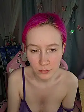 Snapshot of Fuzzy_Unicorn chatting on April 29, 2026, 7:42 pm Fuzzy Unicorn online show from April 29, 2026, 7:42 pm