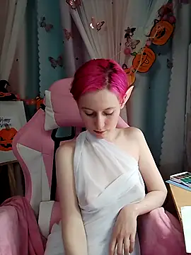 Snapshot of Fuzzy_Unicorn chatting on October 31, 2025, 7:10 pm Fuzzy Unicorn online show from October 31, 2025, 7:10 pm