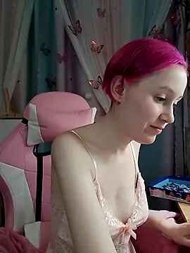 Snapshot of Fuzzy_Unicorn chatting on November 25, 2025, 7:36 pm Fuzzy Unicorn online show from November 25, 2025, 7:36 pm