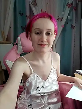 Snapshot of Fuzzy_Unicorn chatting on December 1, 2025, 7:48 pm Fuzzy Unicorn online show from December 1, 2025, 7:48 pm