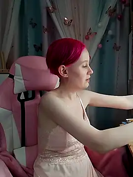 Snapshot of Fuzzy_Unicorn chatting on November 14, 2025, 7:06 pm Fuzzy Unicorn online show from November 14, 2025, 7:06 pm