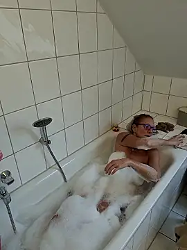 HotWifeLyn68 online show from January 11, 2026, 11:06 am