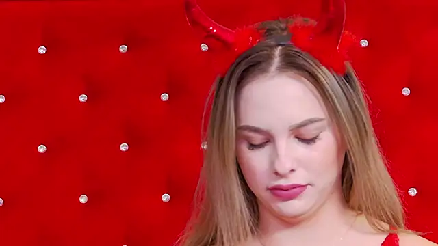 Snapshot of Ellsa_Jean_ chatting on October 30, 2025, 3:38 am Ellsa Jean online show from October 30, 2025, 3:38 am